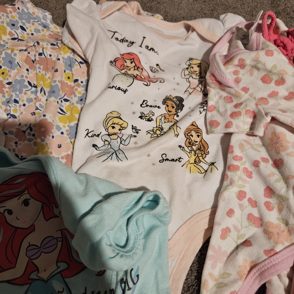 Assorted Bundle Size 6-9 - Picture 7 of 15